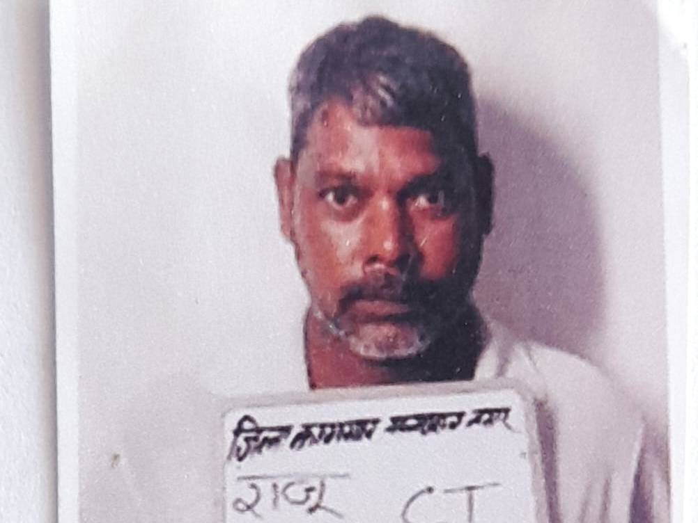 राजू को हत्या के मामले में उम्रकैद हो चुकी है।