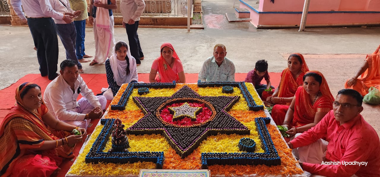 45-day Chintamani Parthiveshwar construction ritual in the Brahma Dham ...