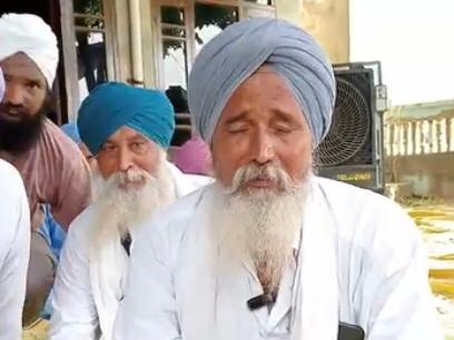 सतनाम के पिता मामले की जानकारी देते हुए।