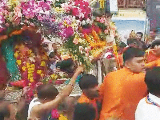 भगवान महाकाल होलकर स्टेट मुखारविंद के रूप में प्रजा को दर्शन देने नगर भ्रमण पर निकले हैं। ये सावन महीने की 5वीं सवारी है। - Dainik Bhaskar