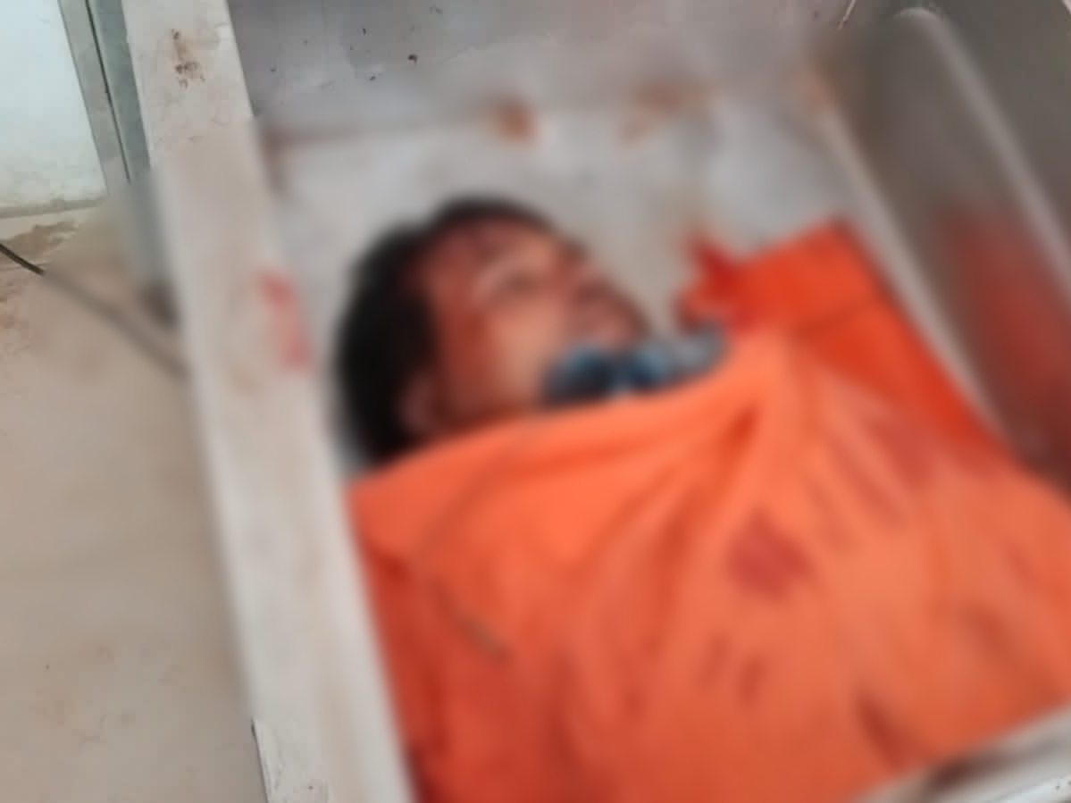 देर रात हादसे के बाद पुलिस मौके पर पहुंची और शव को पोस्टमॉर्टम के लिए जिला मेडिकल कॉलेज भेजा गया।