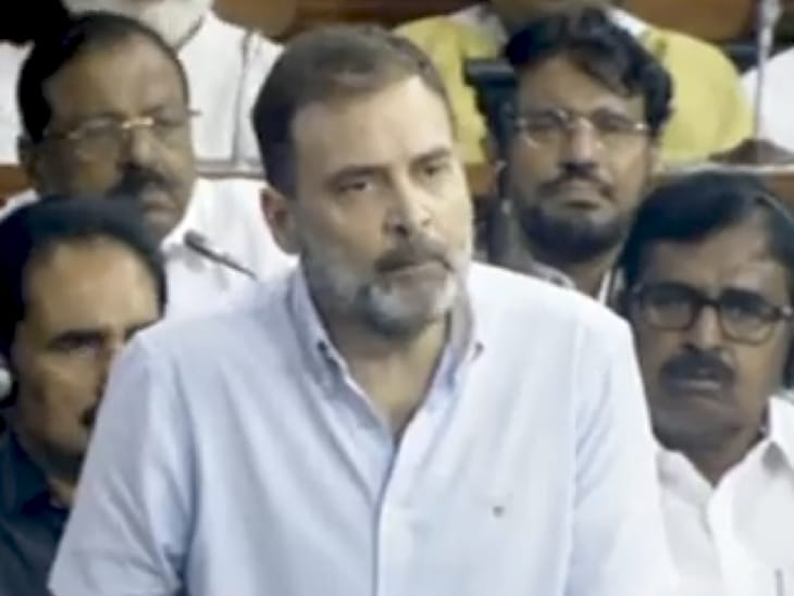 बुधवार को लोकसभा में अपनी बात रखते हुए राहुल गांधी।