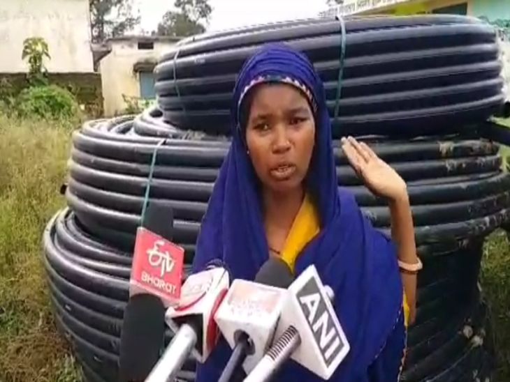 पीड़ित मां ने आंगनबाड़ी कार्यकर्ता और सुपरवाइजर पर लगाया लापरवाही का आरोप।