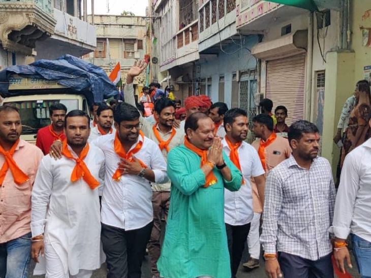 चुनाव प्रचार के दौरान समंदर पटेल। - फाइल फोटो