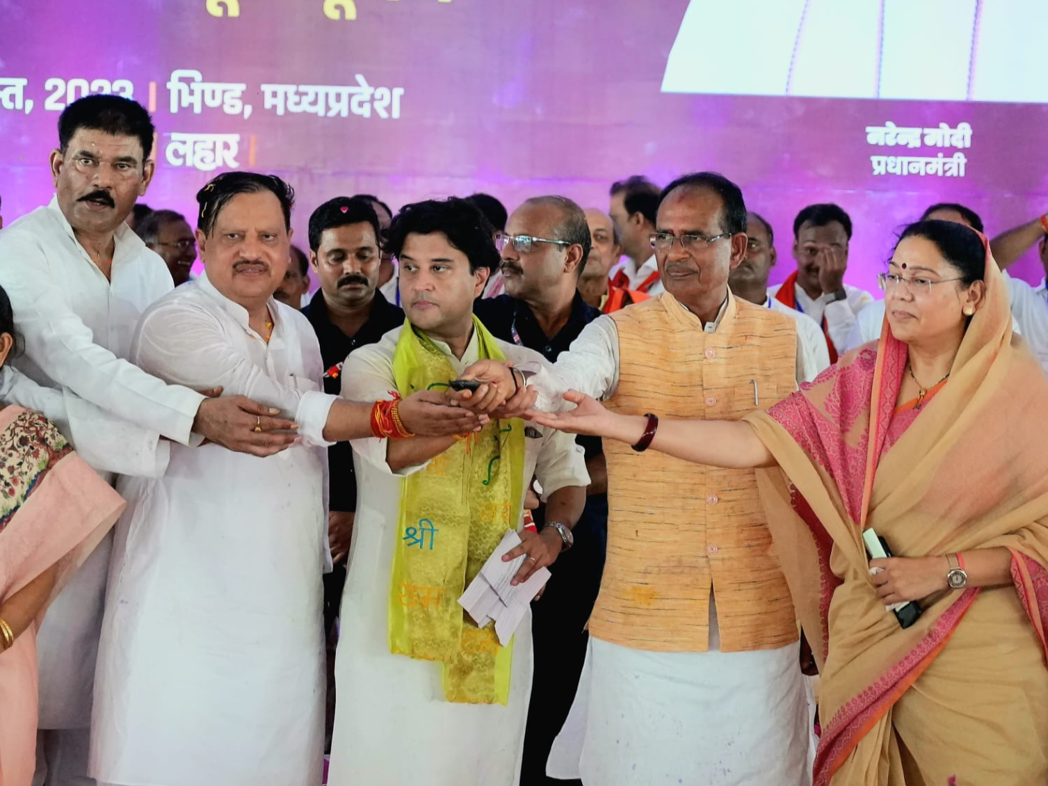 Bhoomipujan-inauguration of works worth Rs 559 crore | गोविंद सिंह के  अन्याय और आतंक को जनता जलाकर राख कर देगी; धोखा देने वालों से सावधान रहें -  Money Bhaskar