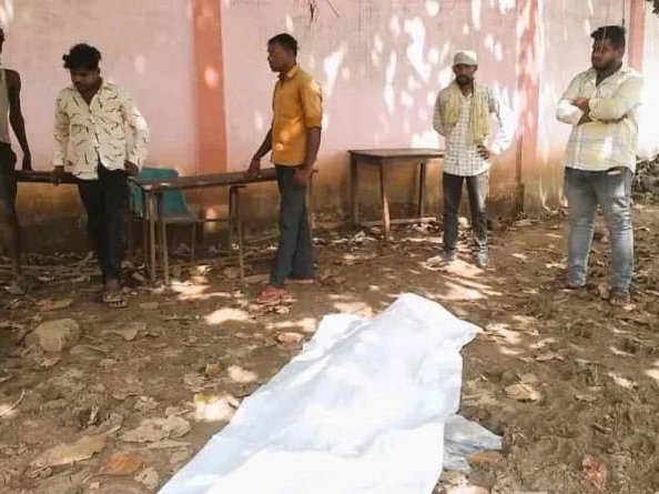 पुलिस ने पोस्टमॉर्टम के बाद शव परिजनों को अंतिम संस्कार के लिए सौंप दिया है।