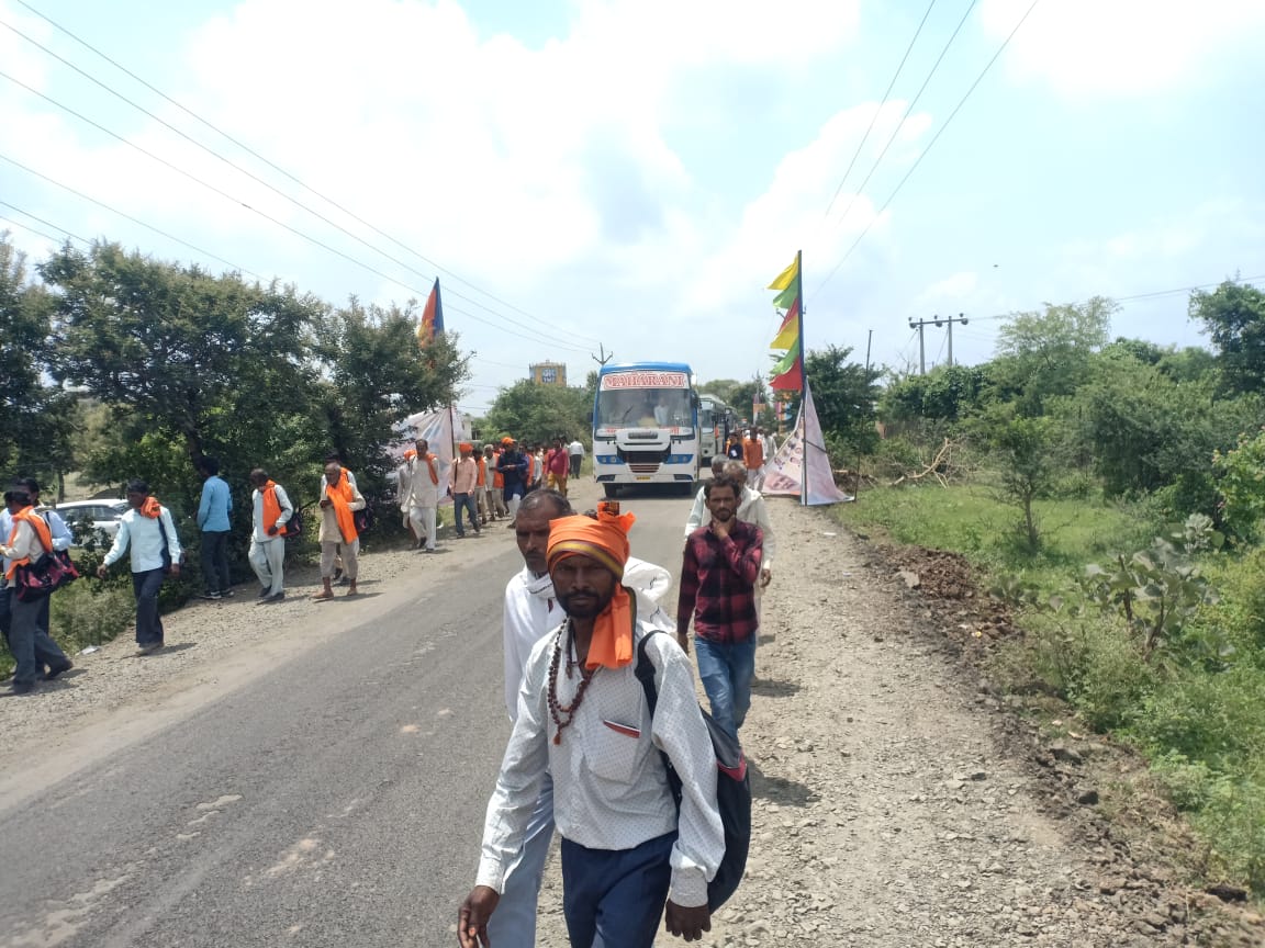 लोग कार्यक्रम स्थल ढाना सुबह से ही पहुंचना शुरू हो गए थे।