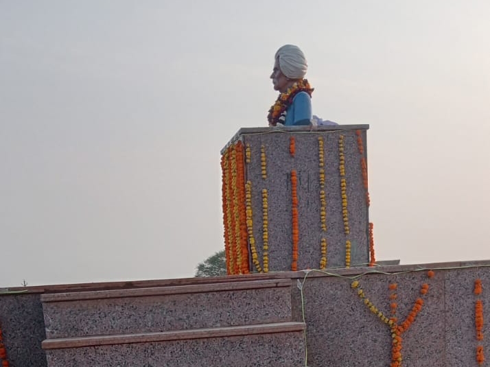 Statues of freedom fighters await public space | स्वतंत्रता सेनानी की ...