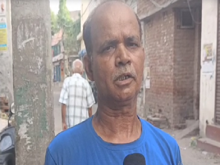 इलाका निवासी गुलशन कुमार जानकारी देते।