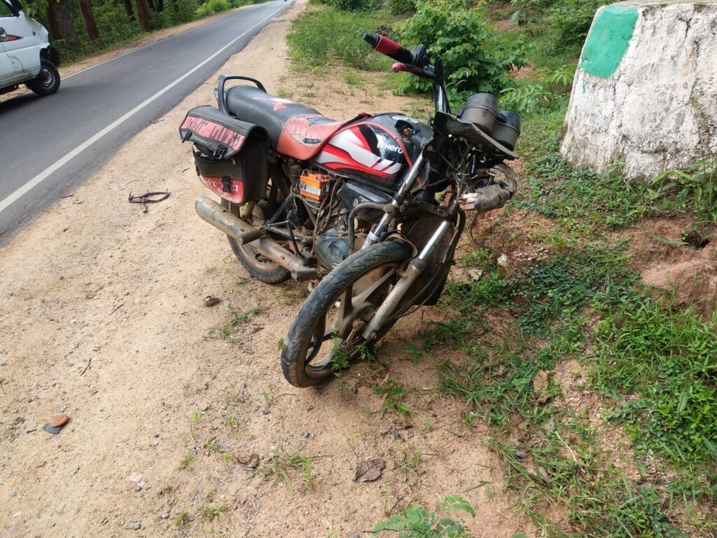 राजापड़ाव पेंड्रा मोड़ के पास बाइक सवार पिता-पुत्र को कार ने जोरदार टक्कर मार दी। हादसे में पिता की मौत।