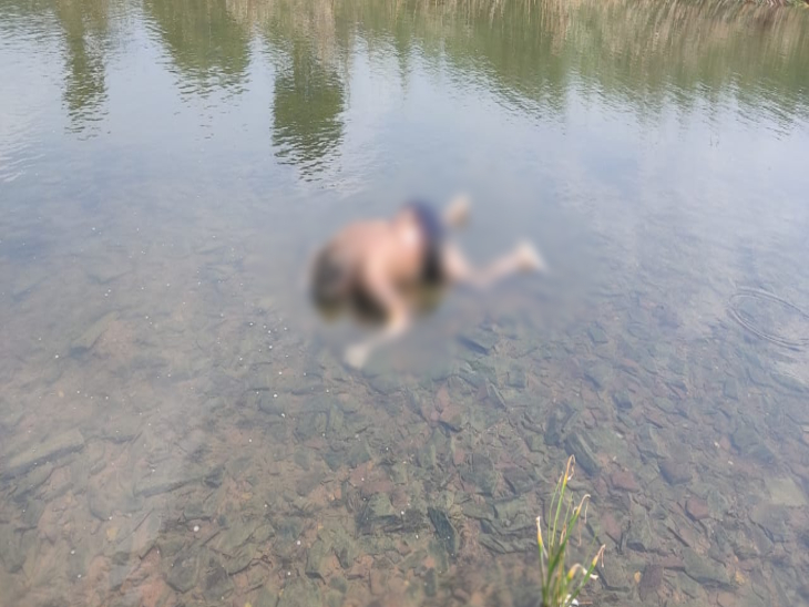 बिलाईगढ़ में नाले में लाश मिली है जिसकी शिनाख्त नहीं हो पाई है।