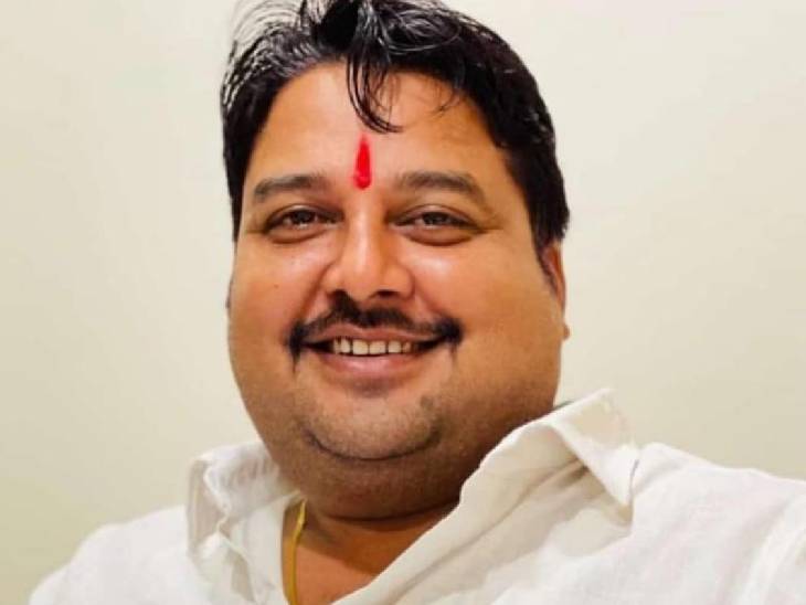 अमित साहू पर सना की हत्या का आरोप लगाया जा रहा है। अमित पहले भी एक हत्या के केस में जमानत पर बाहर था।