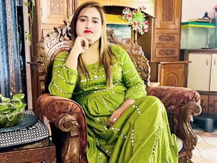 सना खान भाजपा की सक्रिय कार्यकर्ता थीं। उन्होंने जबलुपर के ढाबा मालिक अमित से कोर्ट मैरिज की थी।