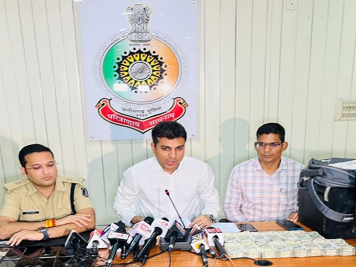 रायपुर पुलिस के मुताबिक लोगों को स्कीम का लालच देकर बदमाश डॉक्यूमेंट ले लिया करते थे। पुलिस ने 14 लाख कैश भी जब्त किए हैं।