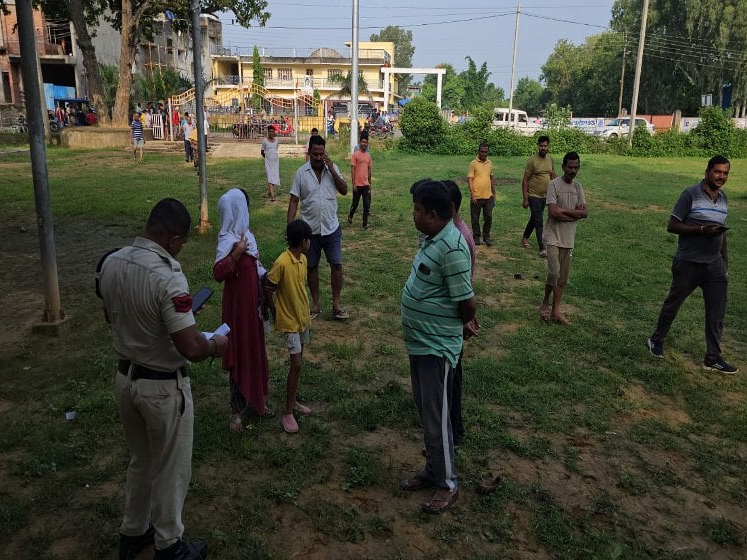 पुलिस ने घटनास्थल पर पहुंचकर जांच शुरू की। युवक के शव को पोस्टमॉर्टम के लिए भिजवाया।