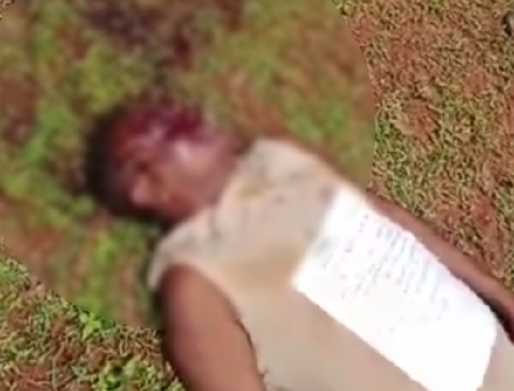 शव के साथ पर्चे भी फेंके हैं।