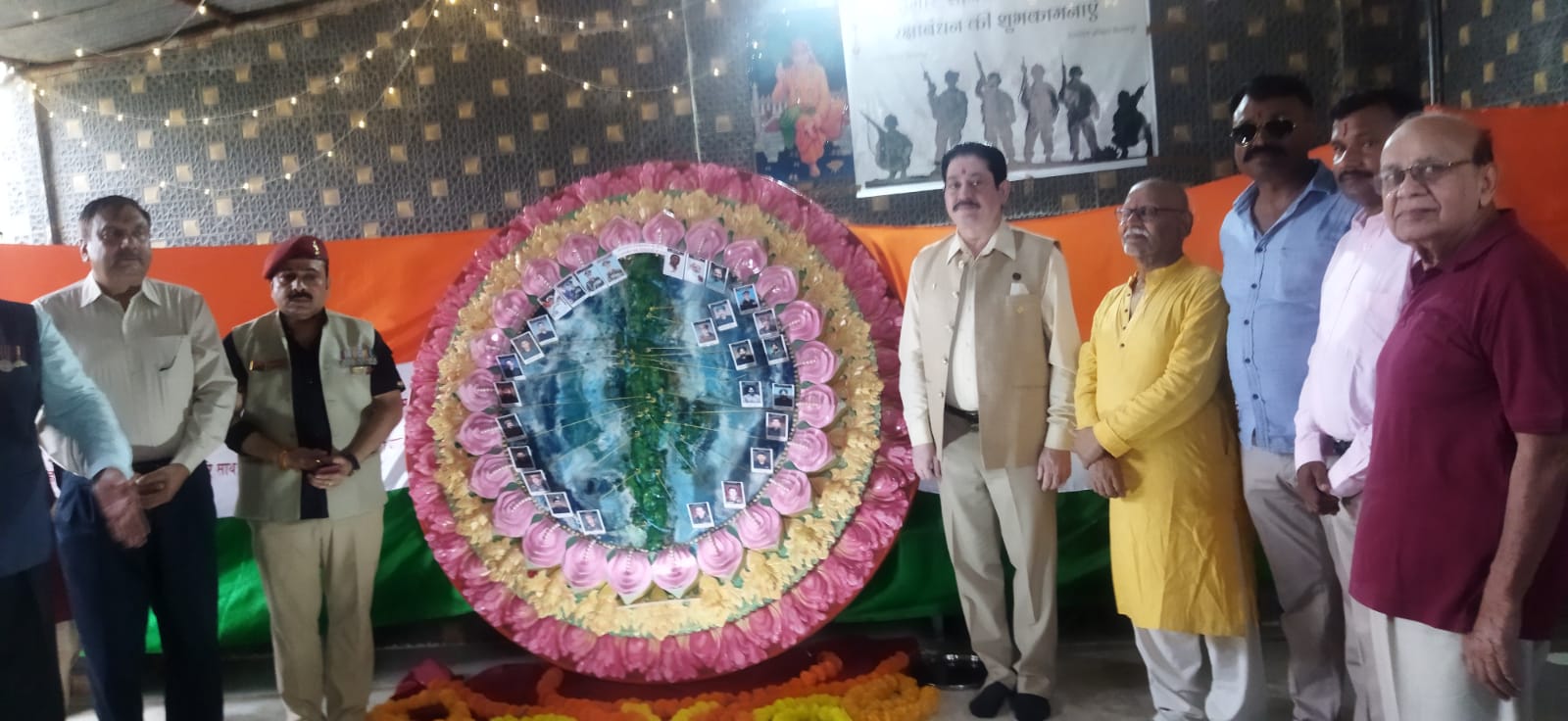 Waheed 27 Raksha 27 feet long Raksha Sutra made for brave soldiers, names and photos of ...