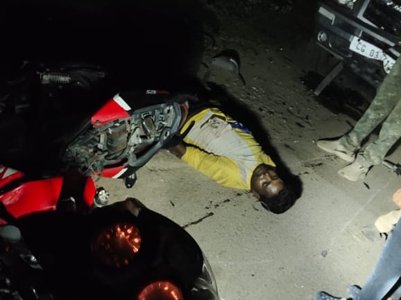 देर रात डायल 112 की टक्कर में एक युवक की मौत हो गई, एक युवक घायल है।