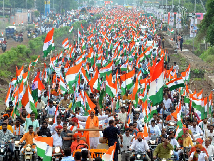 तिरंगा यात्रा में शामिल होने वाले युवाओं ने विशेष तैयारियां करके पहुंचे थे। साफे के साथ कुर्ता-पजामा, तिरंगे रंग के दुपट्टे, तिरंगा पगड़ी यात्रा में आकर्षण का केंद्र रहा।