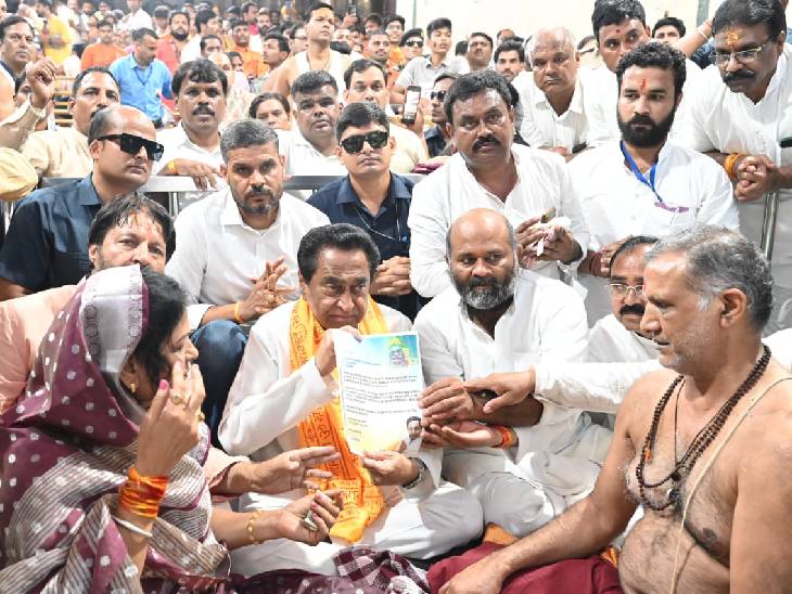 कमलनाथ ने कहा कि मैंने आज भगवान महाकाल के दरबार में अर्जी लगाई है। मैंने प्रार्थना की है कि मध्यप्रदेश को भ्रष्टाचार से मुक्ति दिलाएं।