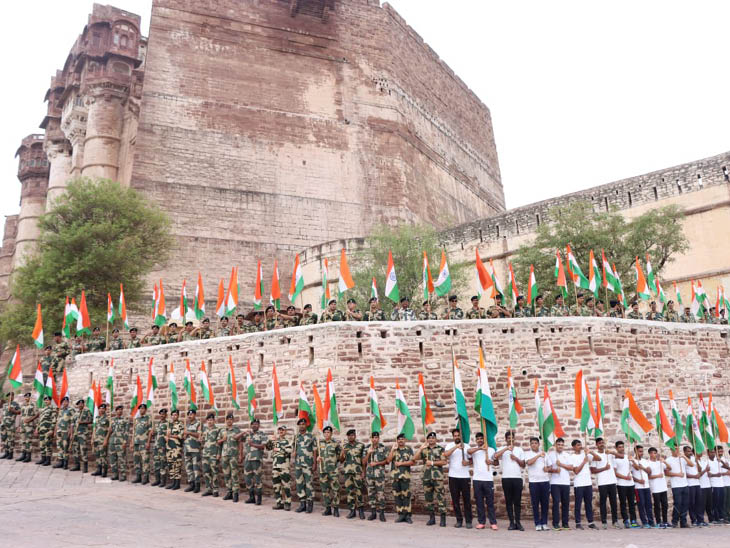 Har Ghar Tiranga Photos Update; Amit Shah, PM Modi - Yogi Adityanath ...