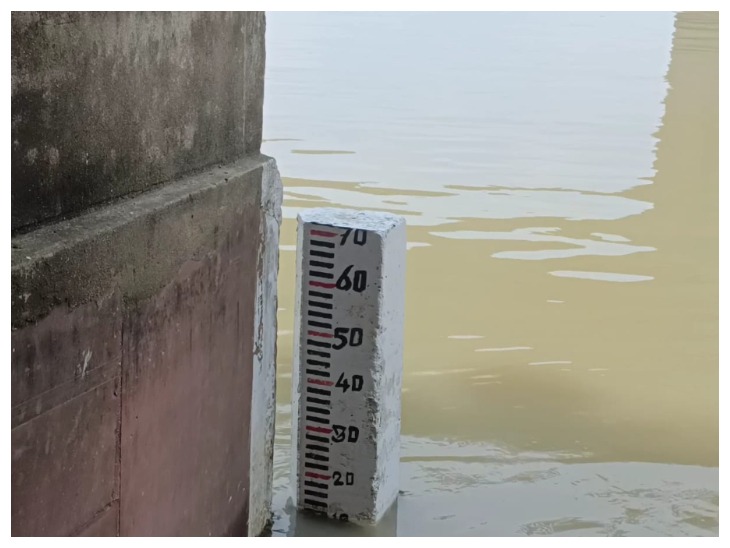 गांधी घाट पर गंगा का जलस्तर 11 सेंटीमीटर कम हुआ है।