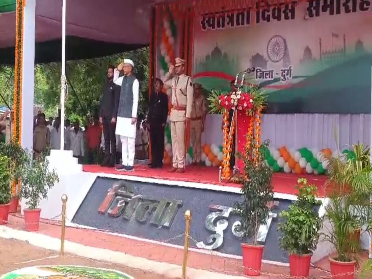 छत्तीसगढ़ के गृहमंत्री ताम्रध्वज साहू ने दुर्ग जिले में ध्वजारोहण किया।