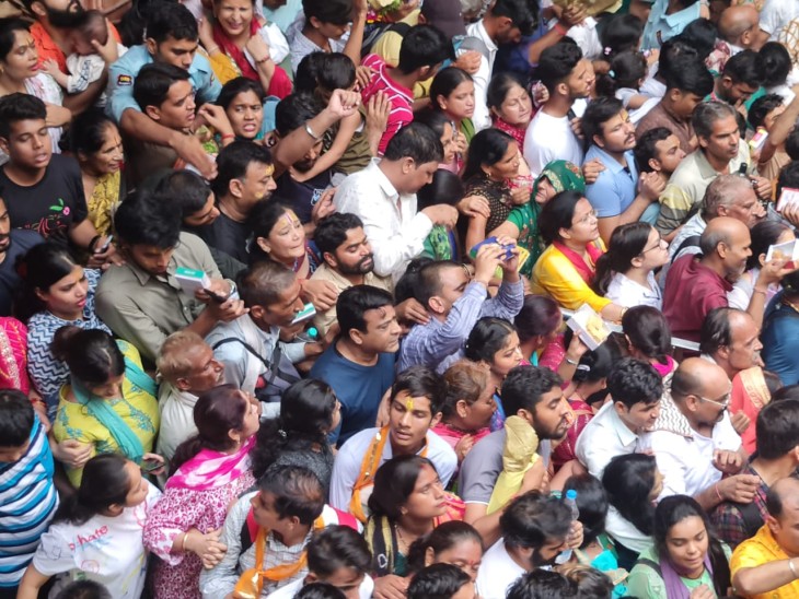 हादसे से पहले सब कुछ सामान्य था,श्रद्धालु दर्शन करने मंदिर जा रहे थे