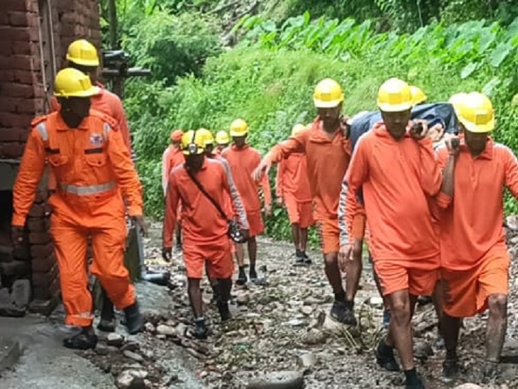 Himachal Shimla Shiv Babri temple collapses; Land Slide | Rescue ...