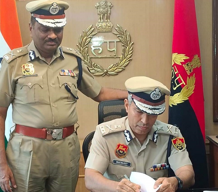 हरियाणा के DGP का चार्ज संभालते शत्रुजीत कपूर।
