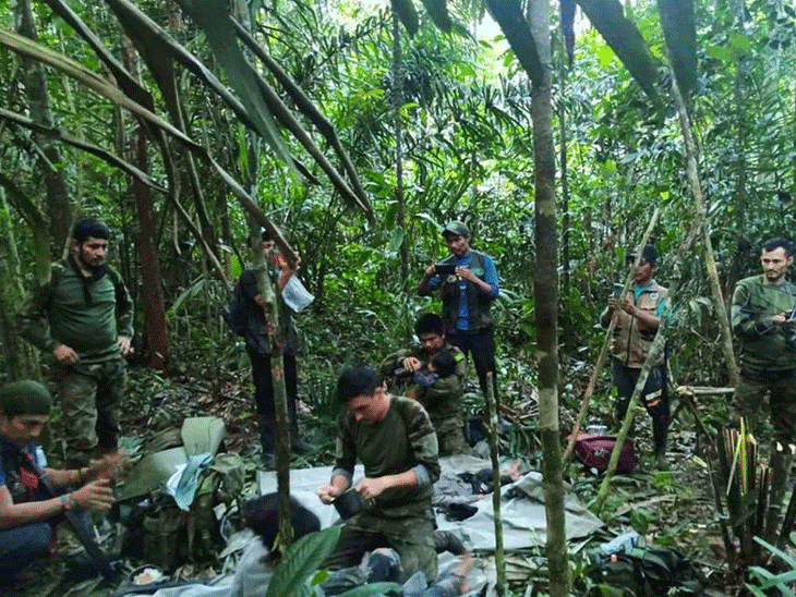 ये तस्वीर बच्चों के रेस्क्यू के बाद की है। सेना के जवानों ने उन्हें खाना और फर्स्ट एड दिया।