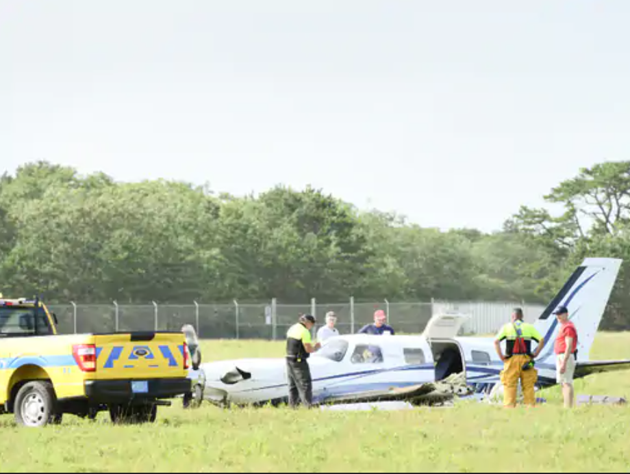 प्लेन दुर्घटना मैसाचुसेट्स द्वीप पर हुई है।