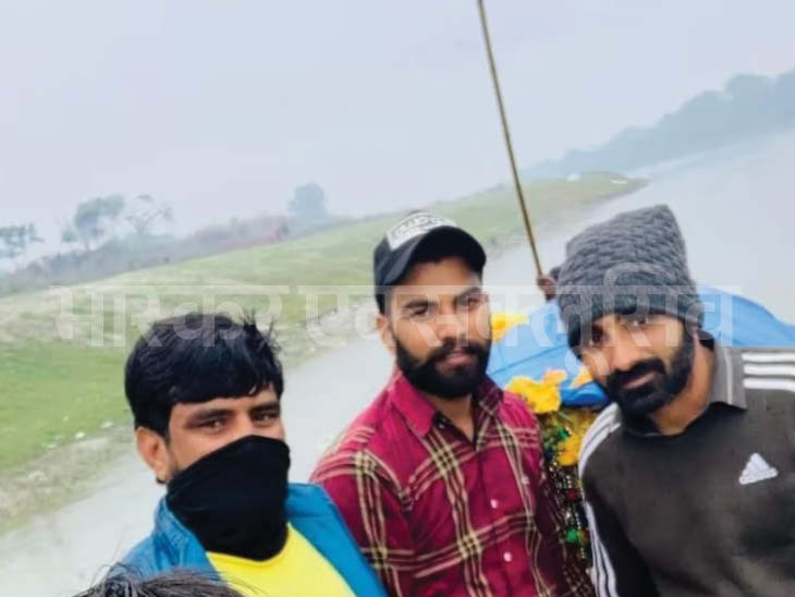 मूसेवाला के कत्ल में शामिल शूटर अंकित सेरसा (नकाब में), सचिन थापन (दाएं) और उसका साथी।