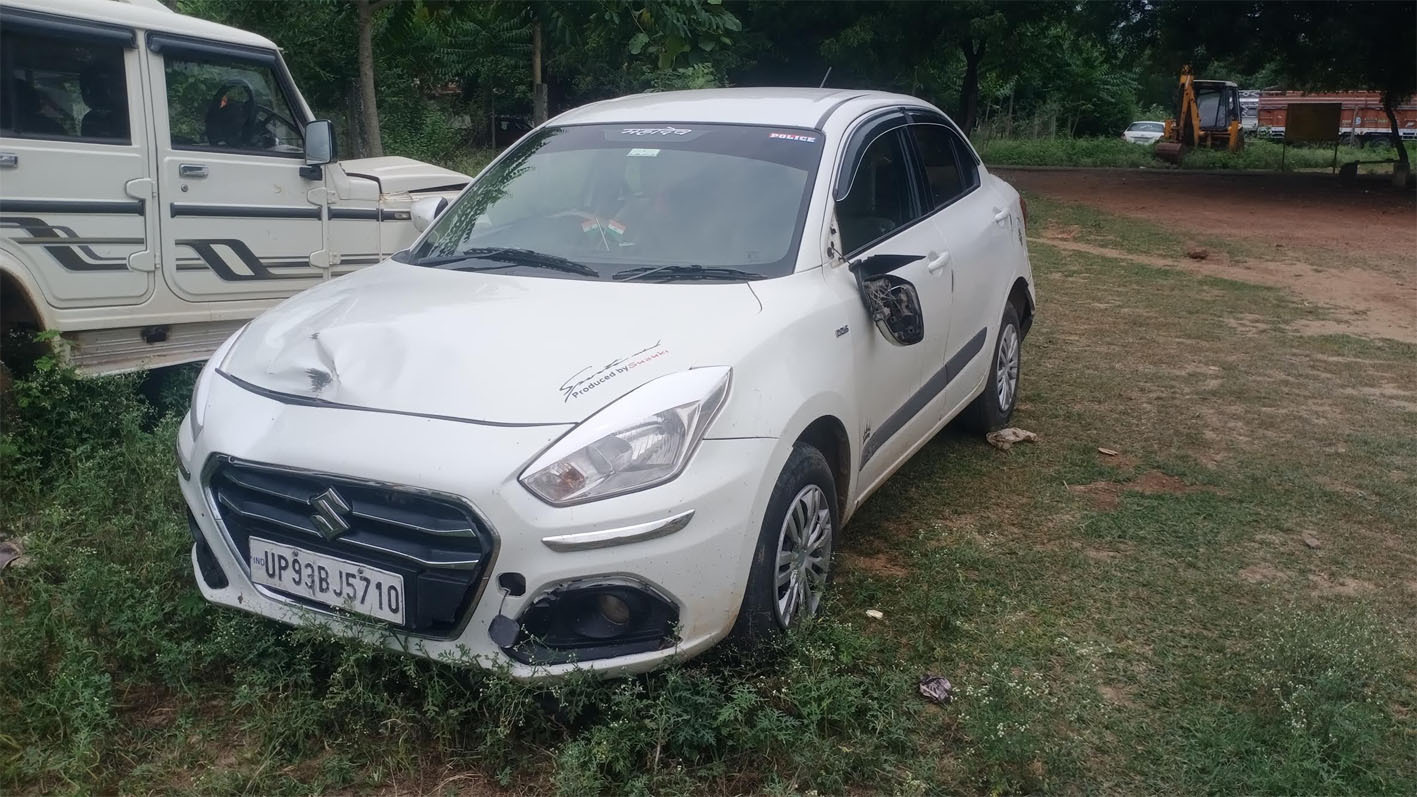 An uncontrollable car created havoc for one and a half hours, four were ...