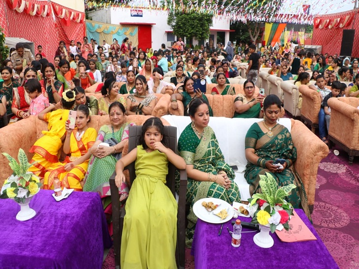 Hariyali Teej celebrated in Saharanpur police line | सहारनपुर पुलिस लाइन में हरियाली तीज मनाई: महिलाओं ने तीज के गानों पर किया डांस, तीज क्वीन बनीं ज्योति चौधरी ...