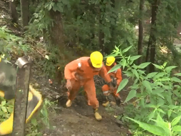 हिमाचल प्रदेश के शिमला में समरहिल में लगातार छठे दिन शनिवार को भी रेस्क्यू जारी है। शिव मंदिर हादसे में अब तक 16 शव निकाले गए।
