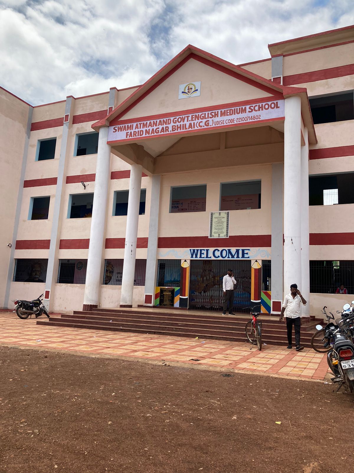 स्वामी आत्मानंद इंग्लिश मीडियम उत्कृष्ट स्कूल फरीद नगर भिलाई।