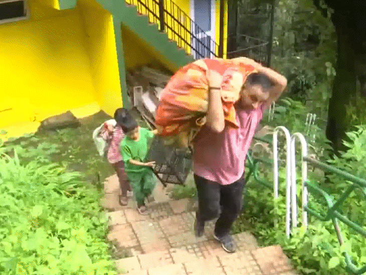 हिमाचल प्रदेश के शिमला में लैंडस्लाइड के बाद निचले इलाकों में रहने वाले लोग अपना घर छोड़कर जा रहे हैं।