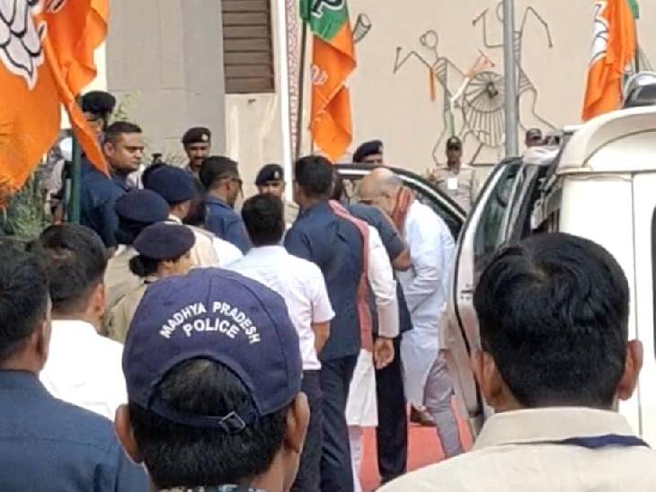 केंद्रीय गृहमंत्री अमित शाह ग्वालियर पहुंचे। उन्होंने कार्यकर्ताओं को 150 से ज्यादा सीटें जीतने का संकल्प दिलाया।
