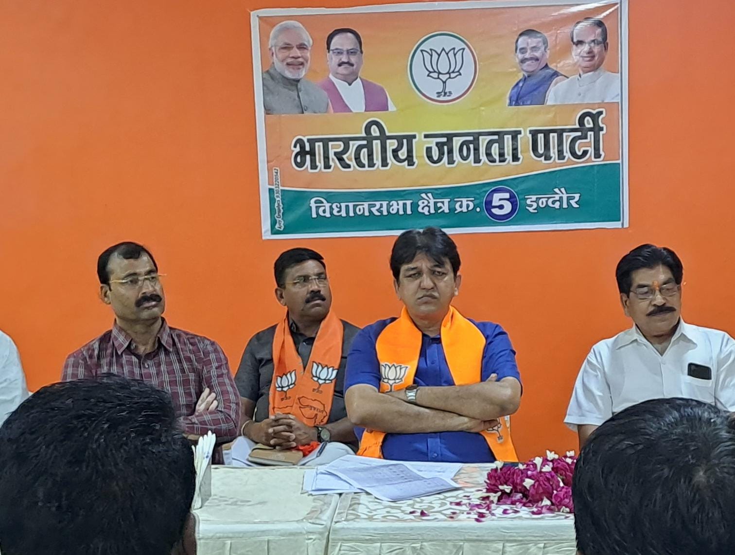 सूरत के विधायक संदीप देसाई ने इंदौर विधानसभा 5 के कार्यकर्ताओं की बैठक ली।