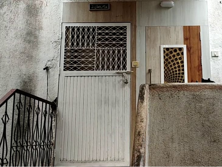 चेतना गार्डन सोसाइटी का फ्लैट नंबर-17, जहां इमरान और उसके दोनों साथी रहते थे। फिलहाल इसमें ताला लगा हुआ है।