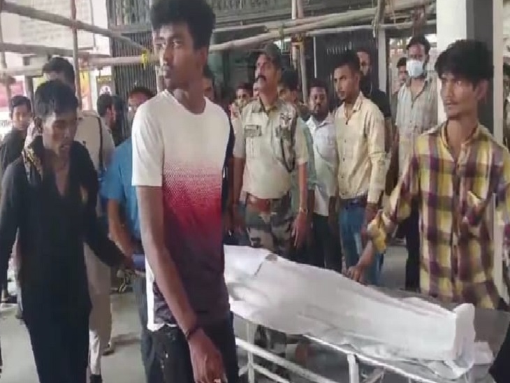 बच्चे का पीएम नहीं कराने परिजनों ने अस्पताल में मचाया हंगामा।