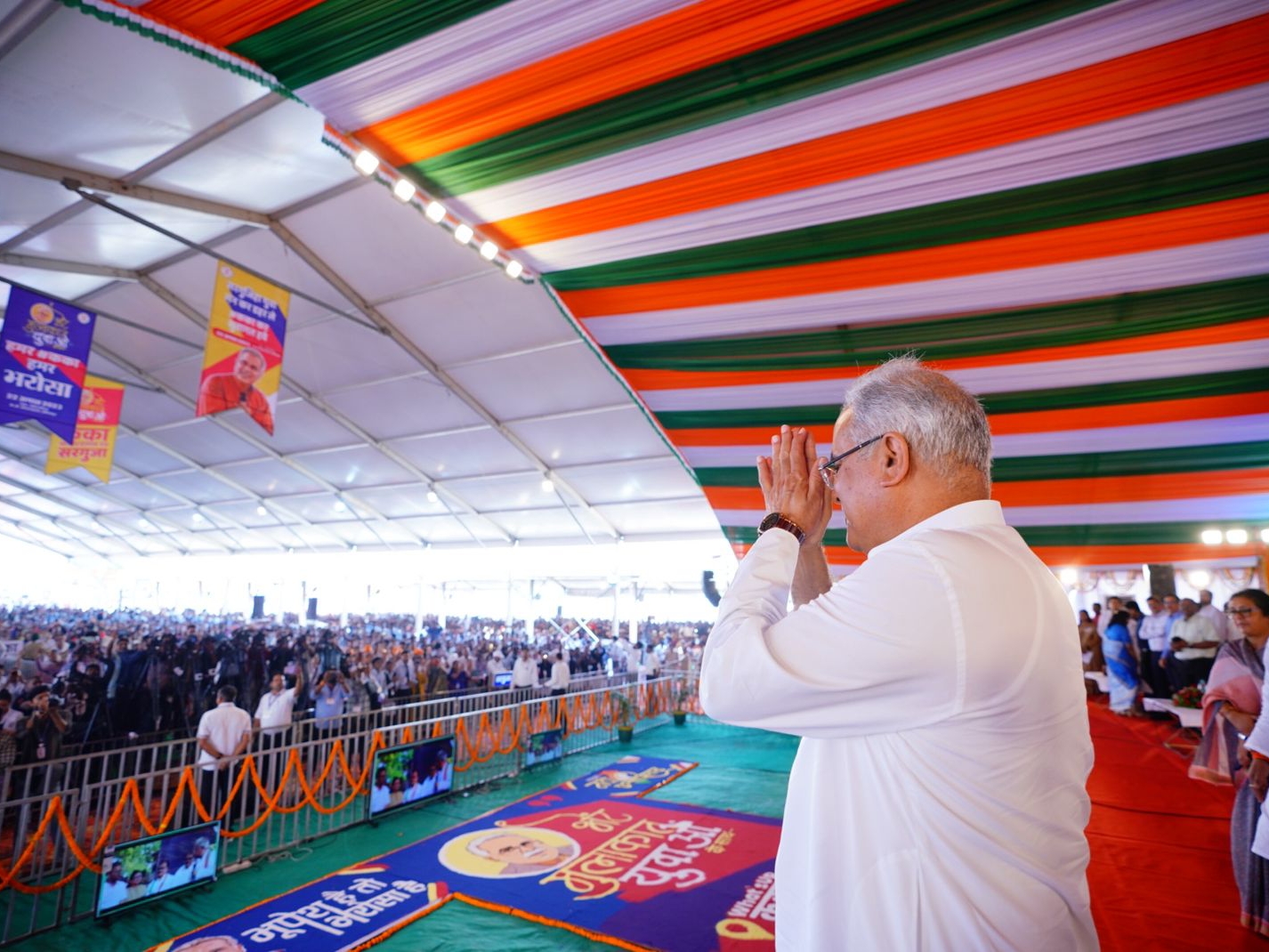 छत्तीसगढ़ के मुख्यमंत्री भूपेश बघेल मंगलवार को सरगुजा संभाग के दौरे पर हैं।