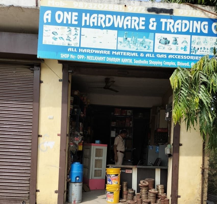 Theft in hardware shop in Bhiwadi भिवाड़ी में हार्डवेयर की दुकान में