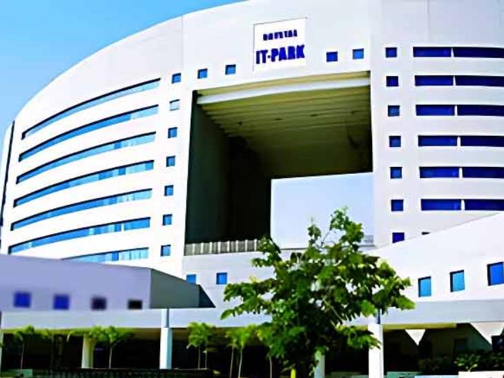 क्रिस्टल आईटी पार्क में 230 से ज्यादा कंपनियां है। इसमें नामी आइटी कंपनी इंफोसिस और टीसीएस जैसे नाम भी शामिल हैं।