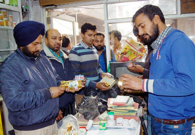 नारकोटिक्स कंट्रोल ब्यूरो यानी NCB ने पंजाब की 66 दवा और शराब की दुकानों से अवैध नशीली दवाएं बरामद कीं।