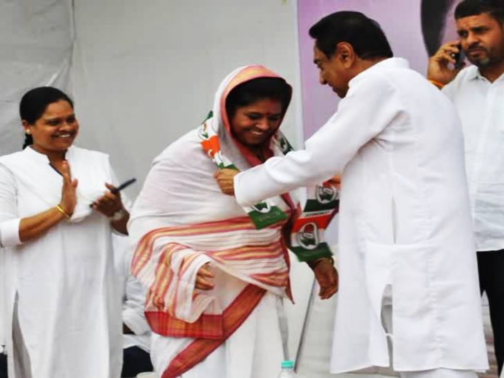 21 मई 2023 को बालाघाट नगर पालिका परिषद की पूर्व अध्यक्ष अनुभा मुंजारे ने कांग्रेस जॉइन की। माना जा रहा है कि कांग्रेस उन्हें विधानसभा चुनाव में टिकट दे सकती है। अनुभा के पति कंकर मुंजारे बालाघाट लोकसभा सीट से एक बार सांसद रह चुके हैं। - फाइल फोटो