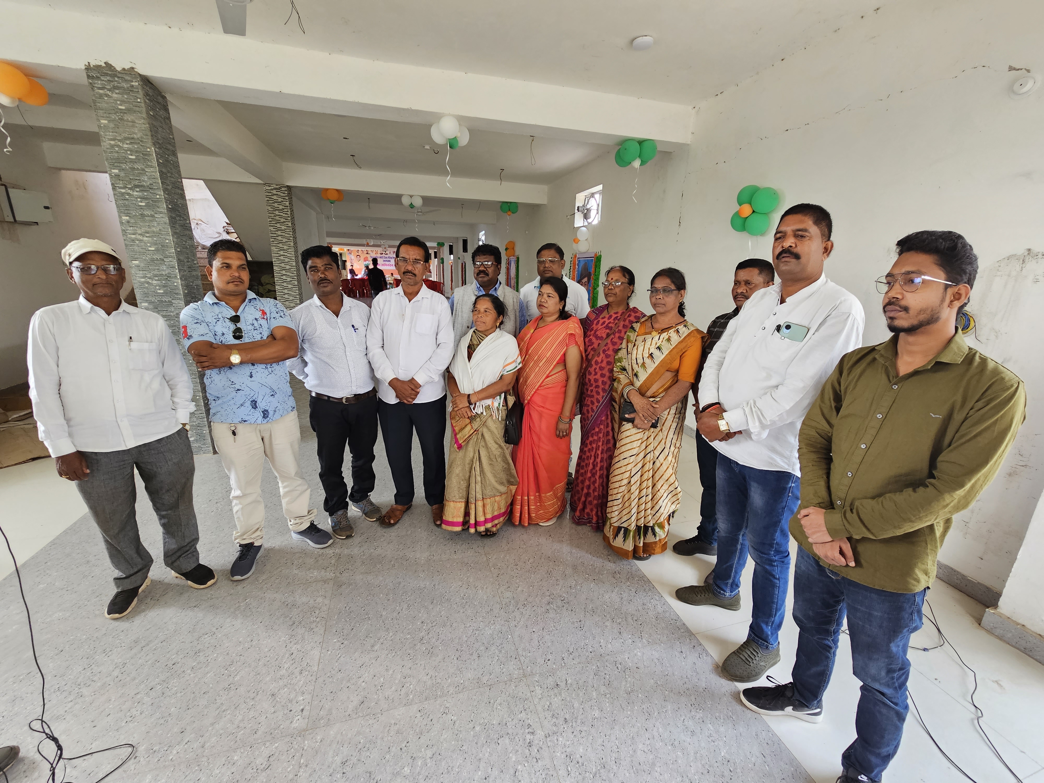 गौरेला-पेंड्रा-मरवाही में जिला कांग्रेस कार्यालय पहुंचकर दावेदारों ने पार्टी अध्यक्ष से मुलाकात की और अपनी मांग रखी।