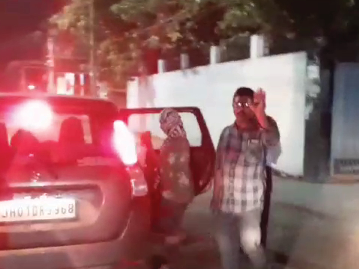 पुलिस ने बच्ची को बरामद कर लिया है।