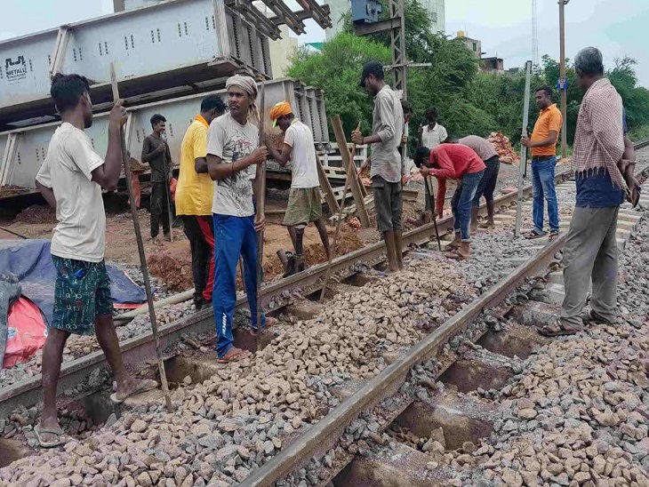 तेजी से चल रहा था अंडर ब्रिज का निर्माण कार्य